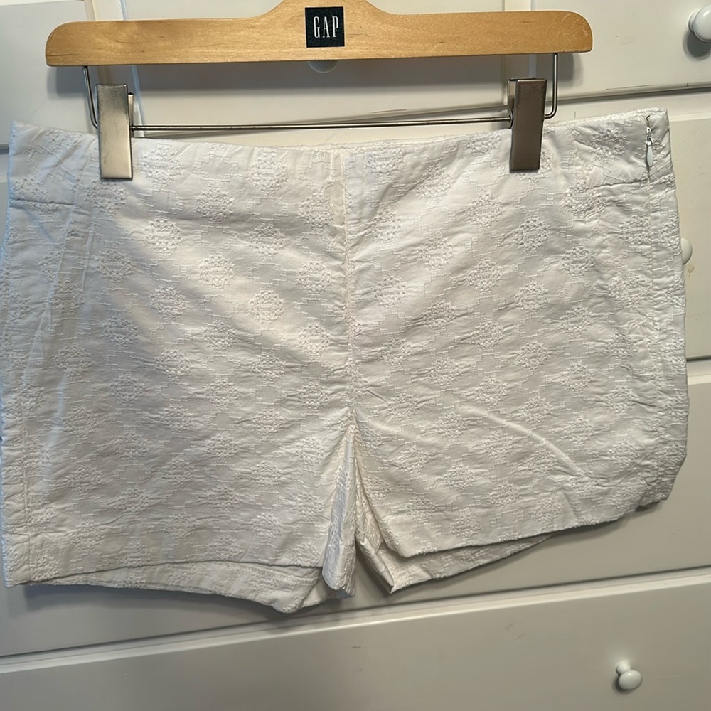 New with tags- Banana Republic Factory white shorts- size 12